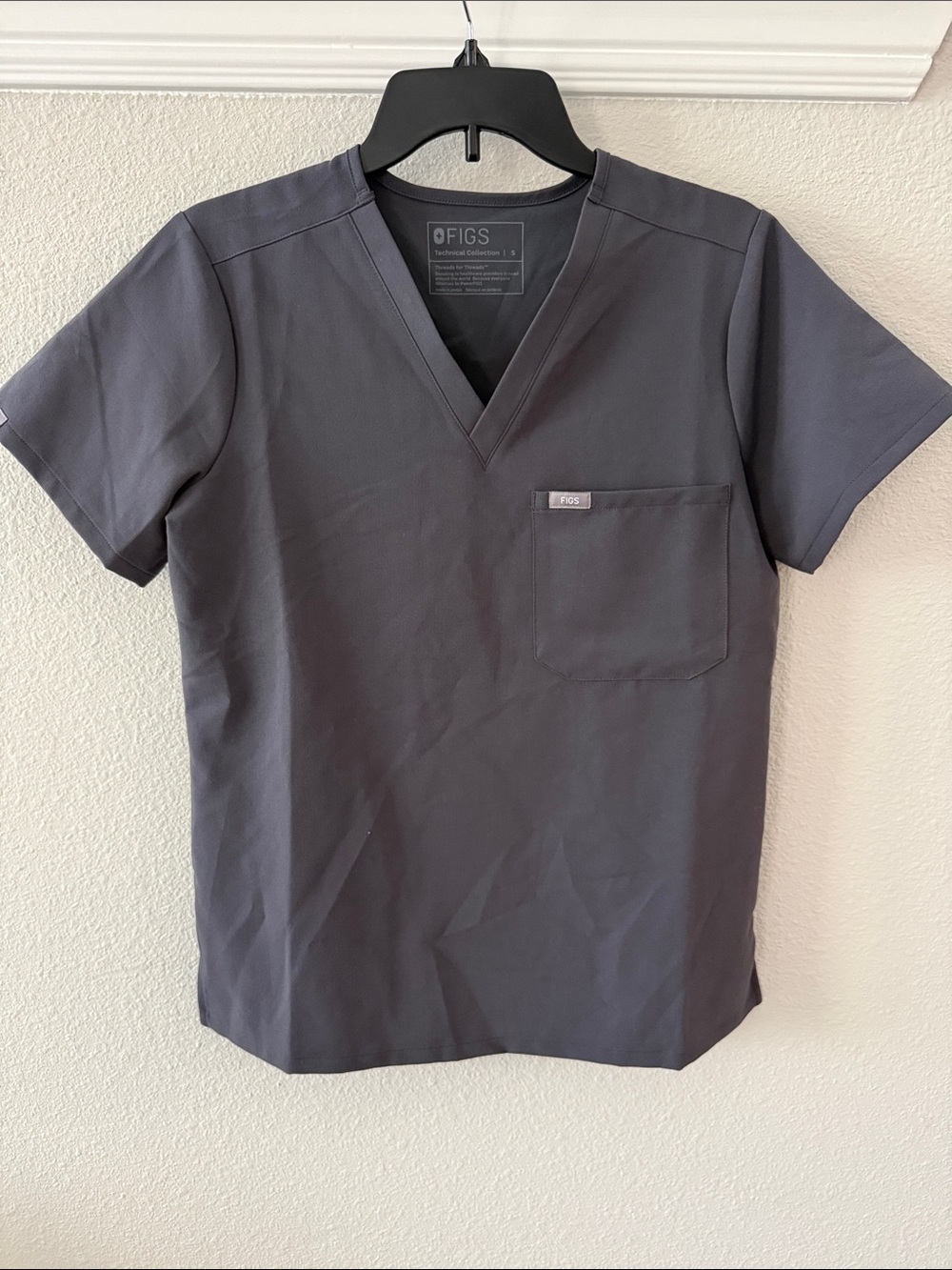 FIGS Women’s V-Neck Scrub Top in Charcoal